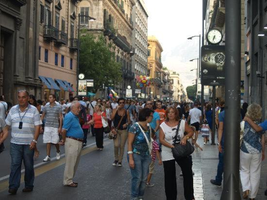 A Un Passo Dal Massimo 1 Apartment Palermo Bilik gambar
